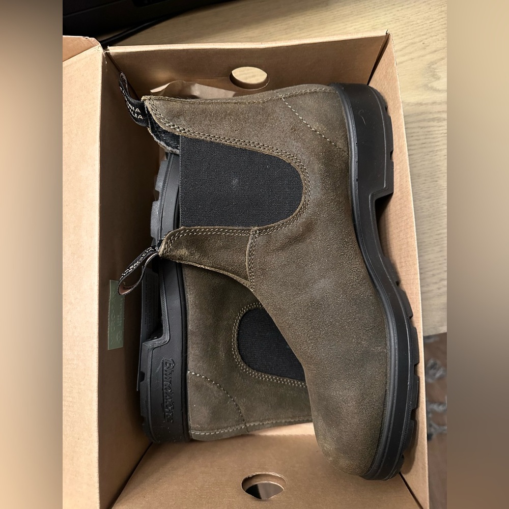 Men’s suede dark olive elastic sided boot